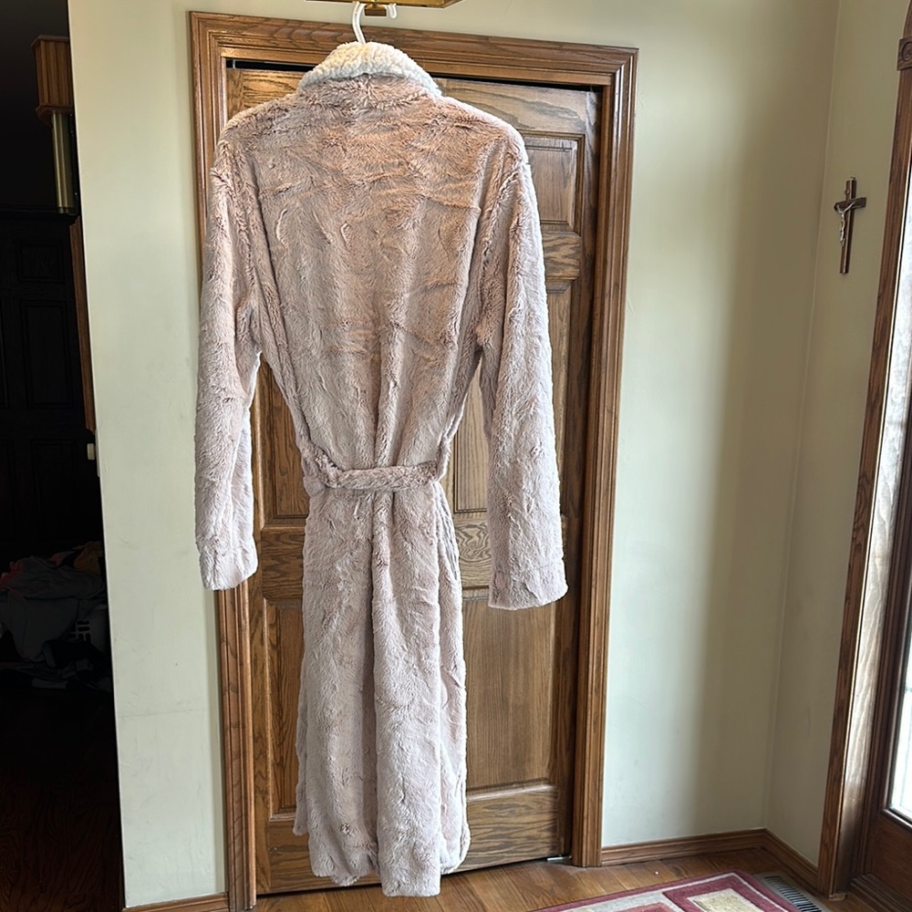 Stars Above Pink Robe - Picture 7 of 10